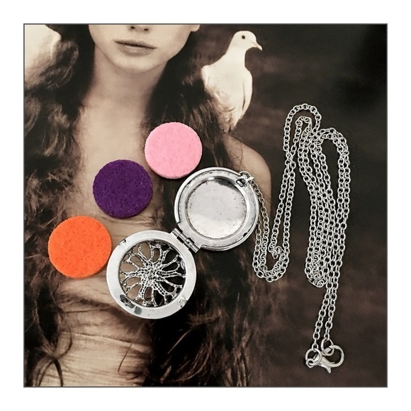 NEW Essential Oil Diffusing Necklace - Picture 3 of 5